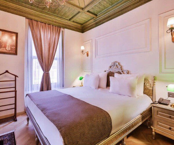 Website Emerald room